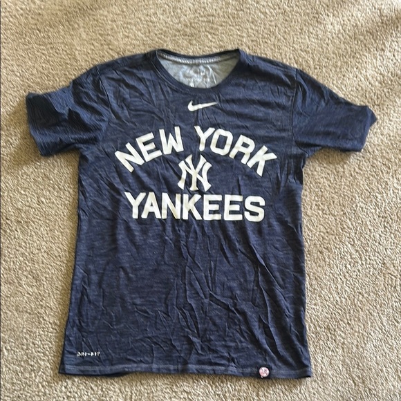 Nike New York Yankees Navy Blue T-Shirt - Picture 1 of 2